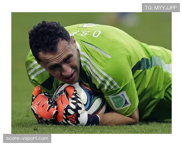 回传规则：门将不得用手触球的判定条件与常见误区