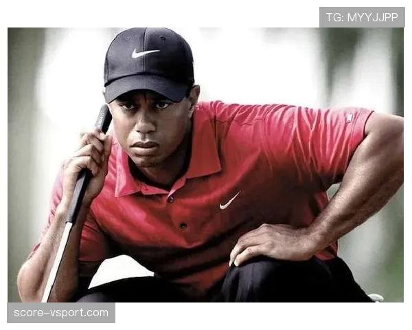 泰格·伍兹刚发了张在家做早餐的照片，厨房那套刀具估计能买我整套家电