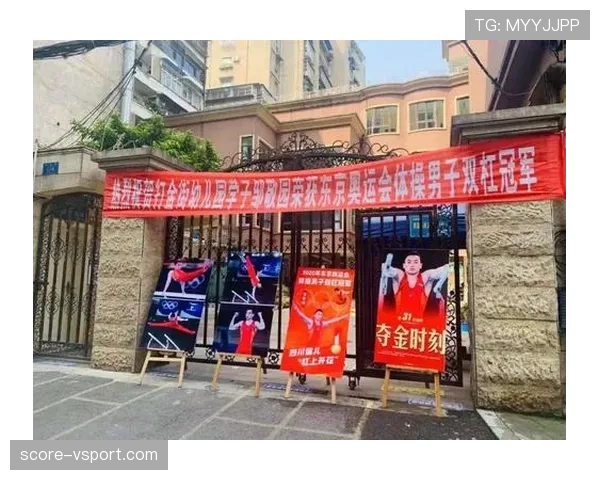 邹敬园训练场上冷峻一板，转身居然是隔壁大爷早晨遛弯气场？